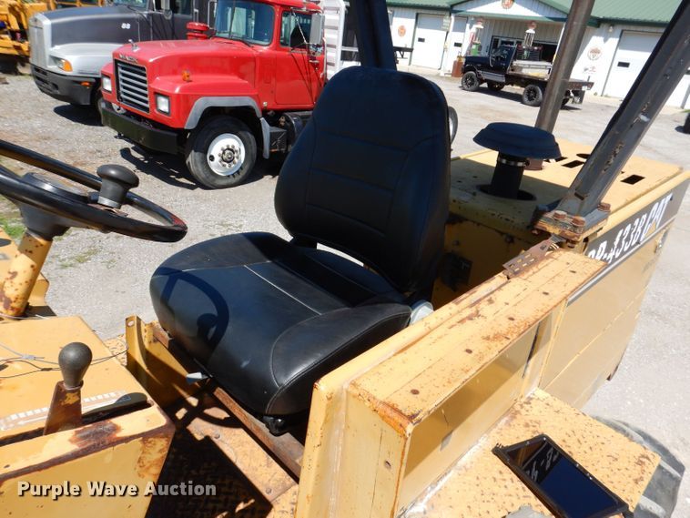 image for item JO9047 1994 Caterpillar CP-433B  single drum vibratory roller