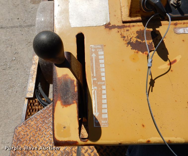 image for item JO9047 1994 Caterpillar CP-433B  single drum vibratory roller