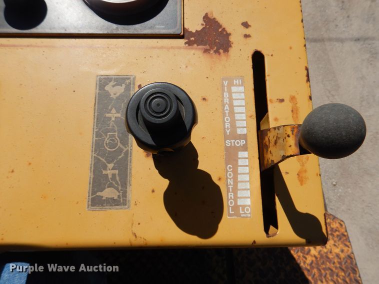 image for item JO9047 1994 Caterpillar CP-433B  single drum vibratory roller