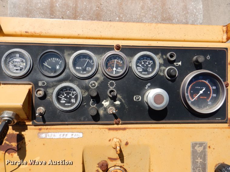 image for item JO9047 1994 Caterpillar CP-433B  single drum vibratory roller