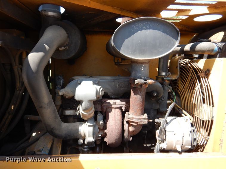 image for item JO9047 1994 Caterpillar CP-433B  single drum vibratory roller