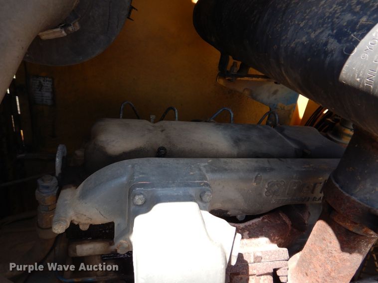 image for item JO9047 1994 Caterpillar CP-433B  single drum vibratory roller