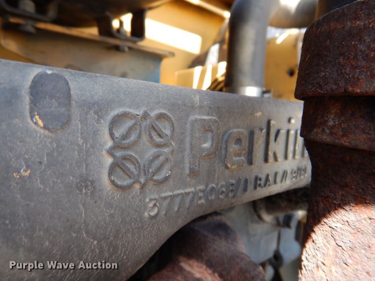 image for item JO9047 1994 Caterpillar CP-433B  single drum vibratory roller