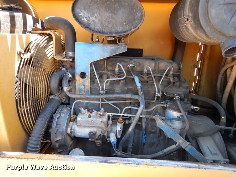 image for item JO9047 1994 Caterpillar CP-433B  single drum vibratory roller