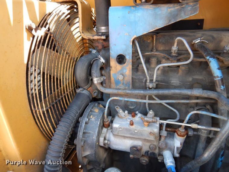 image for item JO9047 1994 Caterpillar CP-433B  single drum vibratory roller