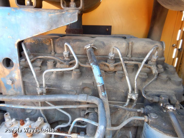 image for item JO9047 1994 Caterpillar CP-433B  single drum vibratory roller