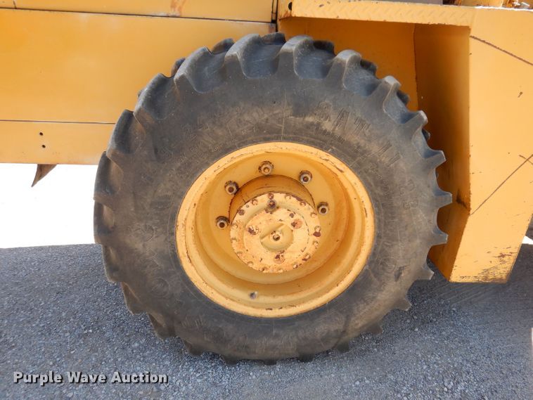 image for item JO9047 1994 Caterpillar CP-433B  single drum vibratory roller