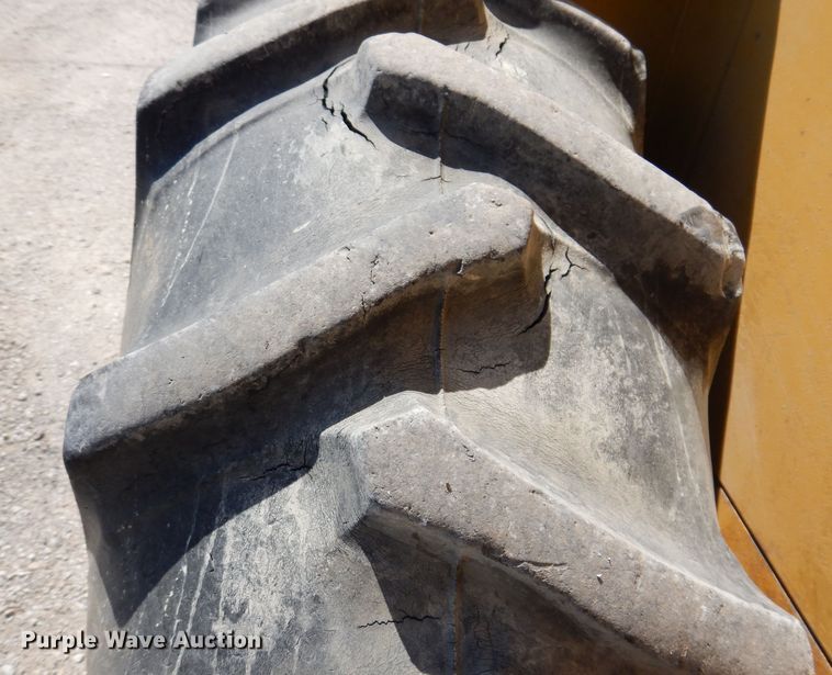 image for item JO9047 1994 Caterpillar CP-433B  single drum vibratory roller