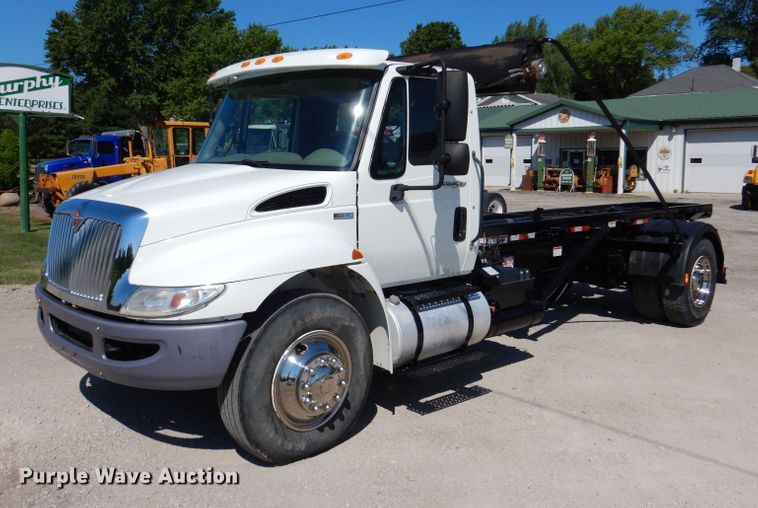 image for item JO9049 2014 International DuraStar 4300  roll-off container truck