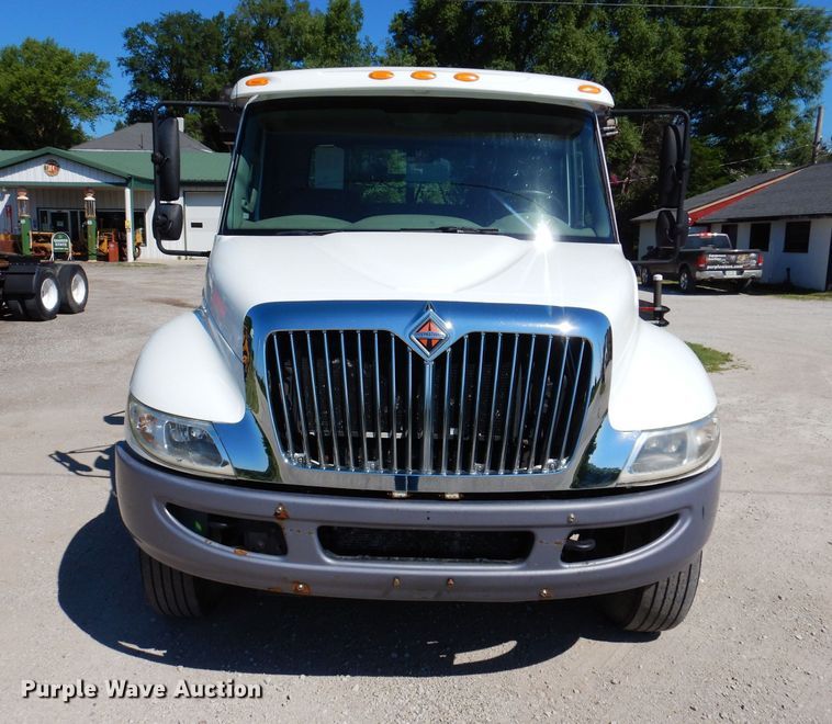 image for item JO9049 2014 International DuraStar 4300  roll-off container truck