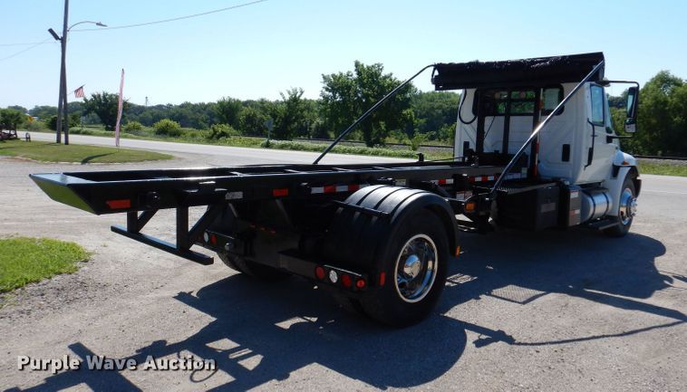 image for item JO9049 2014 International DuraStar 4300  roll-off container truck