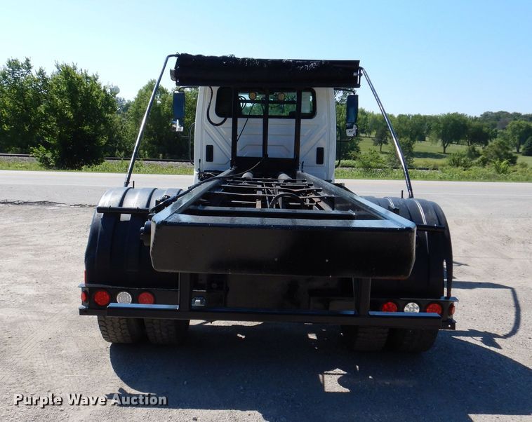 image for item JO9049 2014 International DuraStar 4300  roll-off container truck