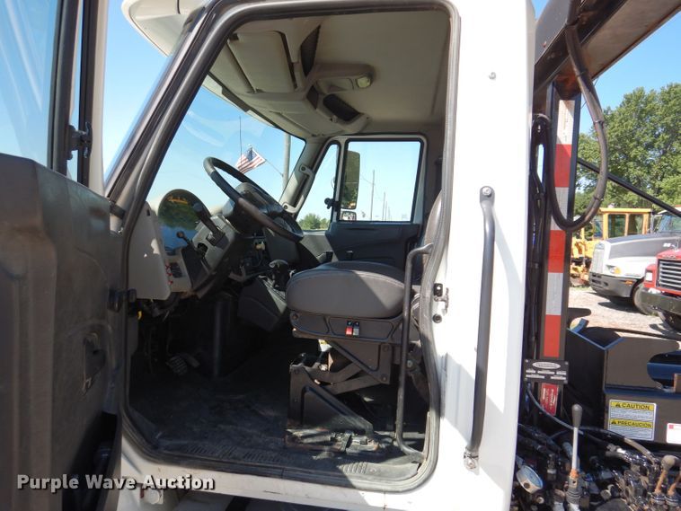 image for item JO9049 2014 International DuraStar 4300  roll-off container truck