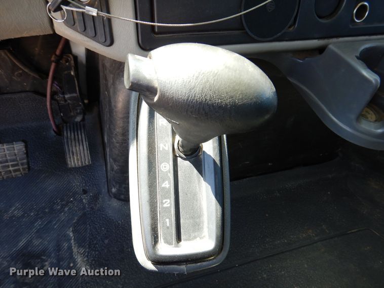 image for item JO9049 2014 International DuraStar 4300  roll-off container truck