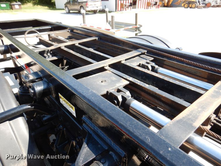 image for item JO9049 2014 International DuraStar 4300  roll-off container truck