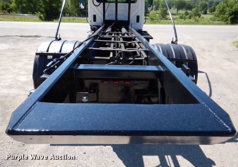 image for item JO9049 2014 International DuraStar 4300  roll-off container truck