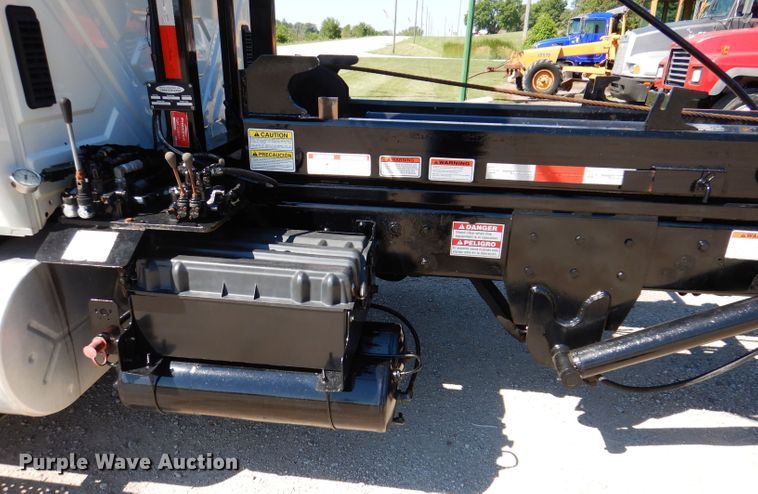 image for item JO9049 2014 International DuraStar 4300  roll-off container truck