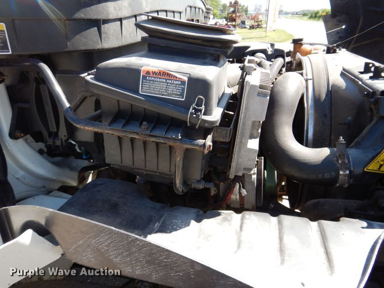 image for item JO9049 2014 International DuraStar 4300  roll-off container truck