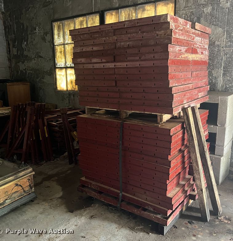 image for item KC9941 Approximately 413 concrete forms