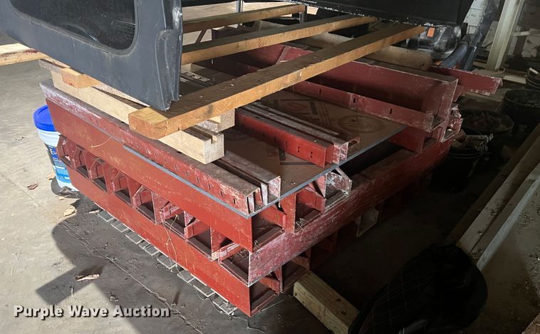 image for item KC9941 Approximately 413 concrete forms