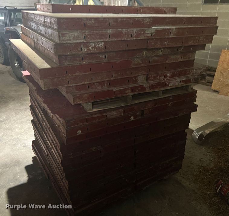 image for item KC9941 Approximately 413 concrete forms