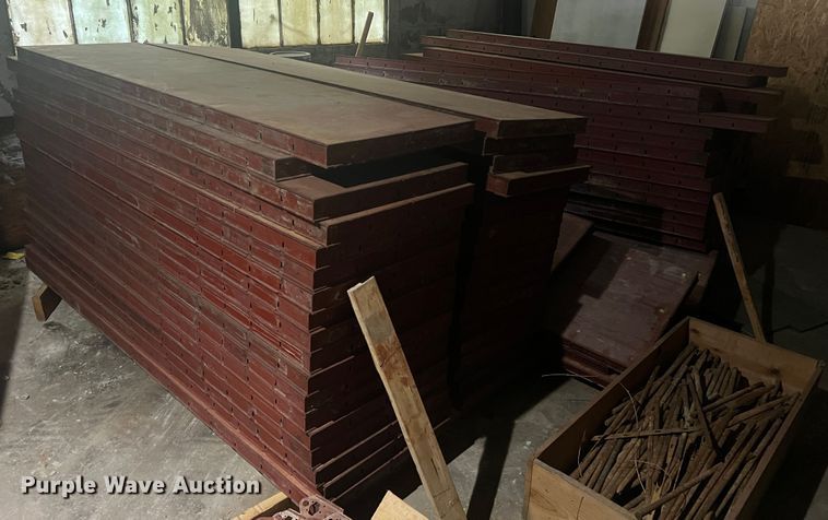 image for item KC9941 Approximately 413 concrete forms