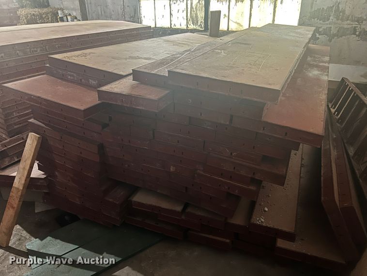 image for item KC9941 Approximately 413 concrete forms