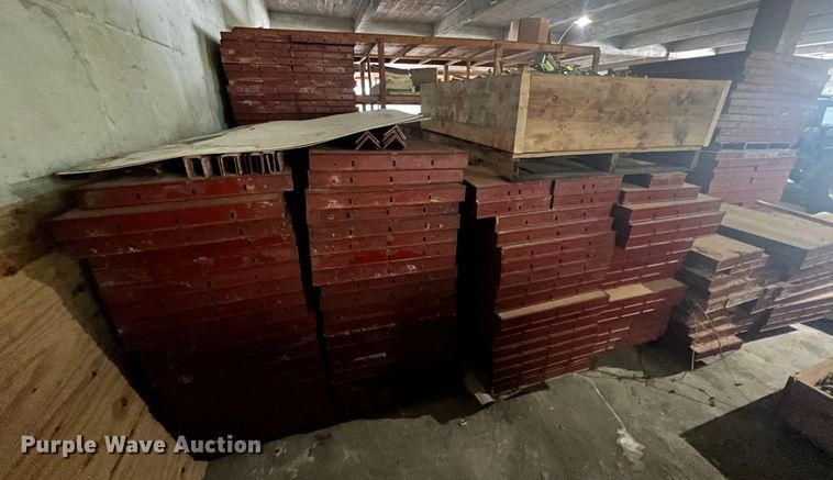 image for item KC9941 Approximately 413 concrete forms