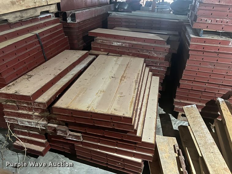 image for item KC9941 Approximately 413 concrete forms