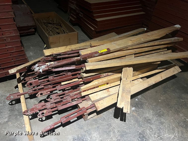 image for item KC9941 Approximately 413 concrete forms