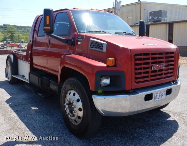image for item KF9690 2005 GMC C7500  Crew Cab flatbed truck