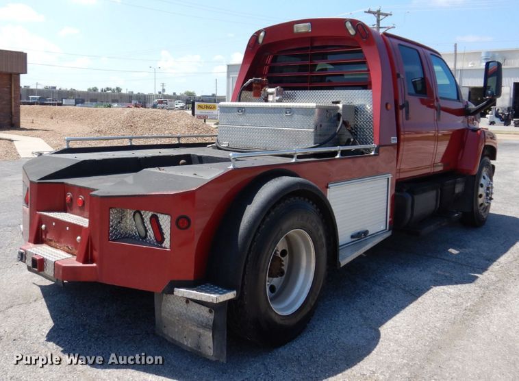 image for item KF9690 2005 GMC C7500  Crew Cab flatbed truck