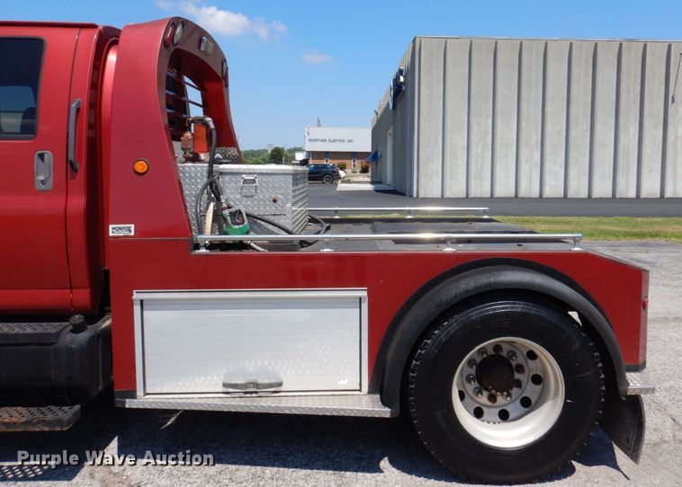 image for item KF9690 2005 GMC C7500  Crew Cab flatbed truck