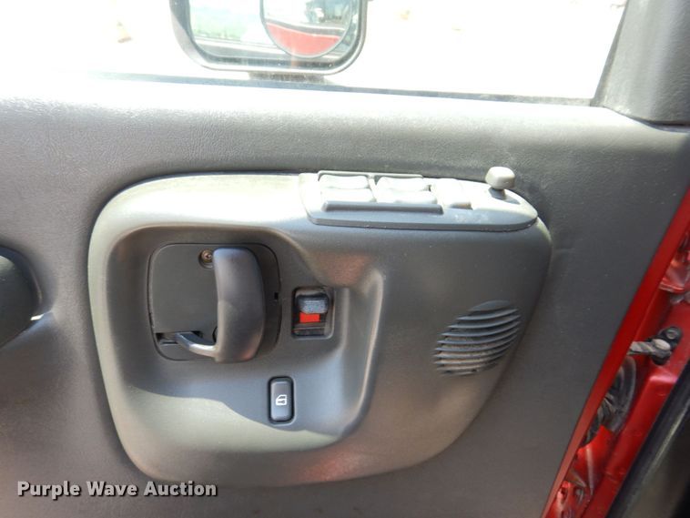 image for item KF9690 2005 GMC C7500  Crew Cab flatbed truck