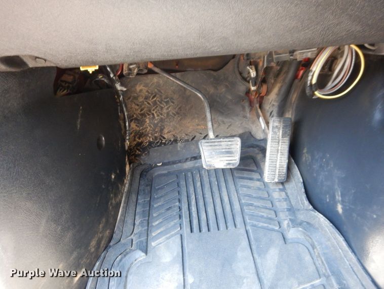 image for item KF9690 2005 GMC C7500  Crew Cab flatbed truck