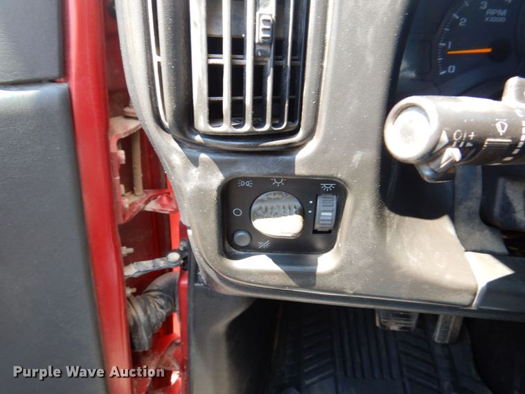 image for item KF9690 2005 GMC C7500  Crew Cab flatbed truck