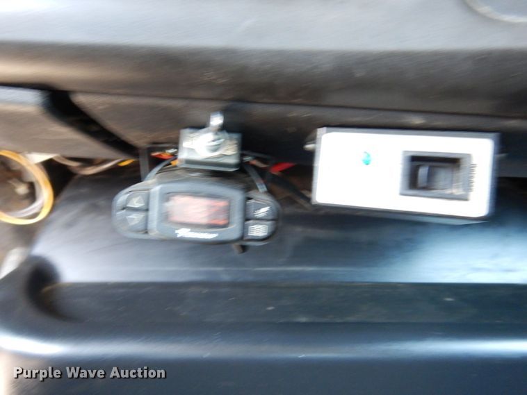 image for item KF9690 2005 GMC C7500  Crew Cab flatbed truck