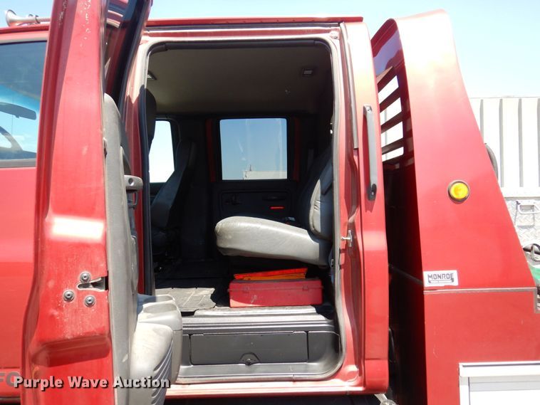 image for item KF9690 2005 GMC C7500  Crew Cab flatbed truck