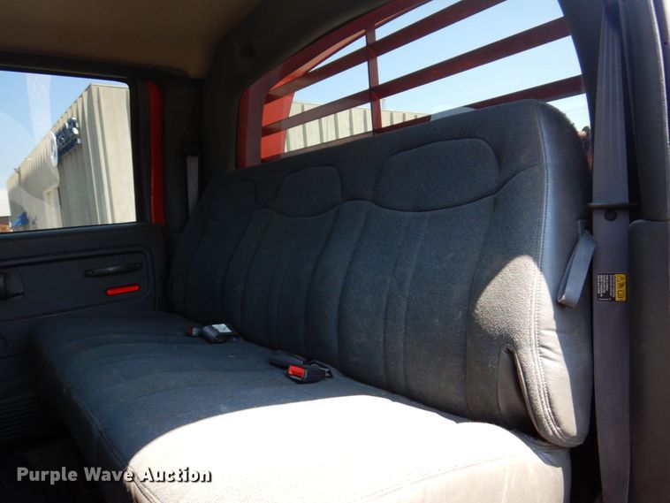 image for item KF9690 2005 GMC C7500  Crew Cab flatbed truck