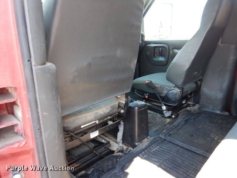 image for item KF9690 2005 GMC C7500  Crew Cab flatbed truck