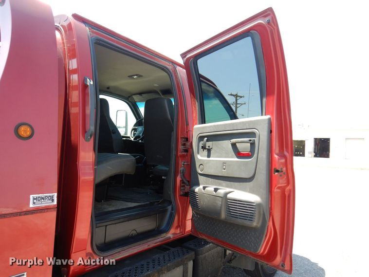 image for item KF9690 2005 GMC C7500  Crew Cab flatbed truck