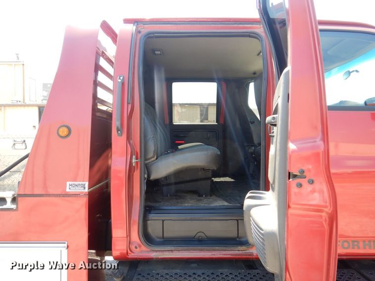 image for item KF9690 2005 GMC C7500  Crew Cab flatbed truck