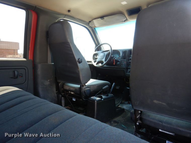 image for item KF9690 2005 GMC C7500  Crew Cab flatbed truck