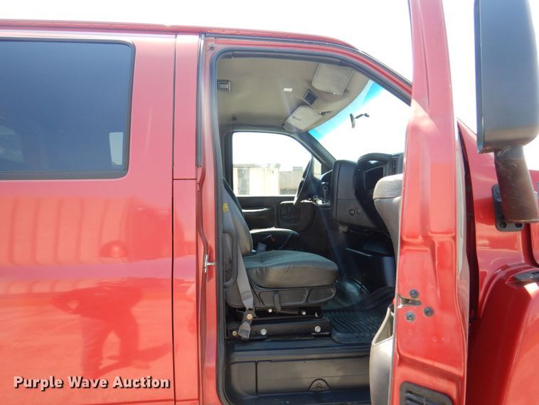 image for item KF9690 2005 GMC C7500  Crew Cab flatbed truck