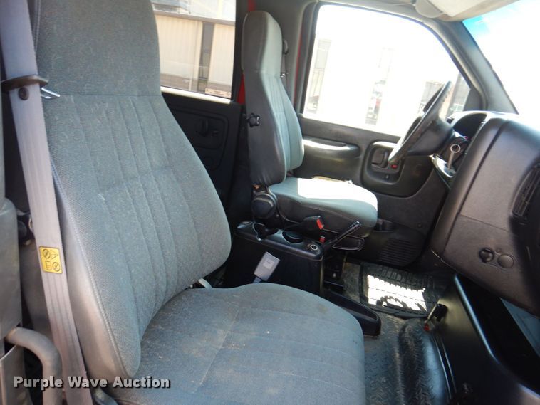 image for item KF9690 2005 GMC C7500  Crew Cab flatbed truck