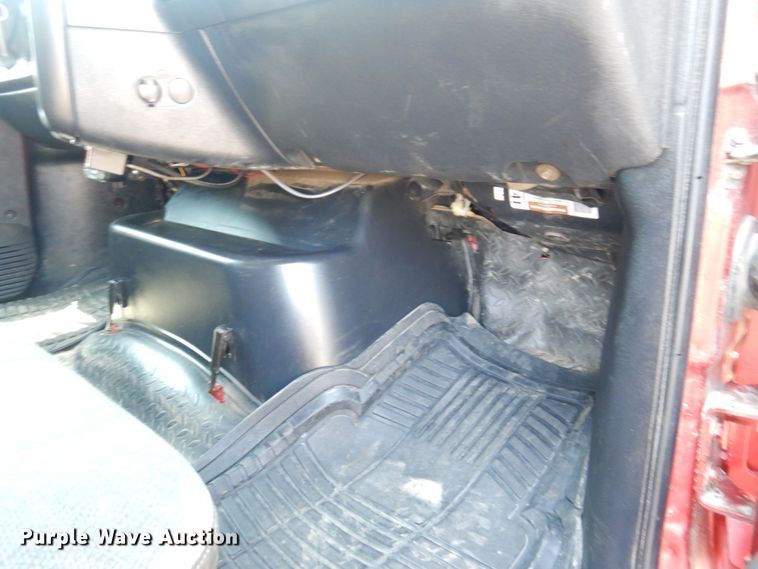 image for item KF9690 2005 GMC C7500  Crew Cab flatbed truck