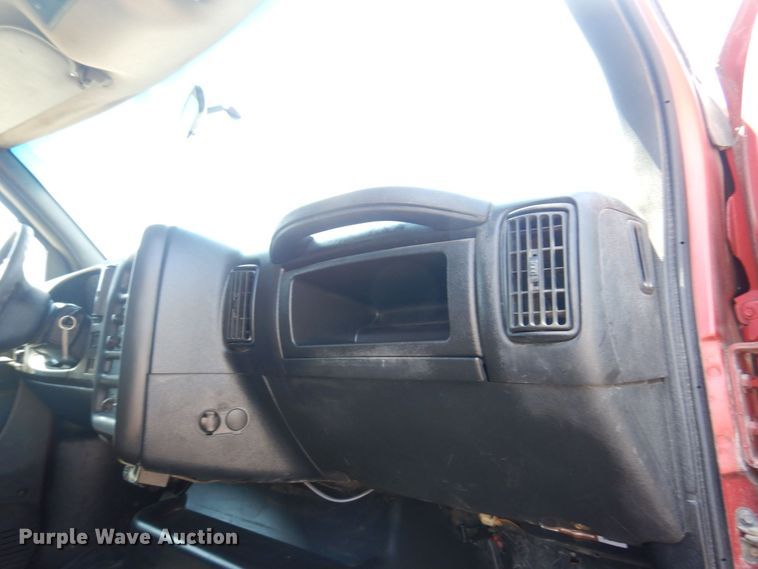 image for item KF9690 2005 GMC C7500  Crew Cab flatbed truck