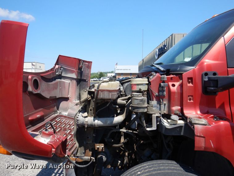 image for item KF9690 2005 GMC C7500  Crew Cab flatbed truck