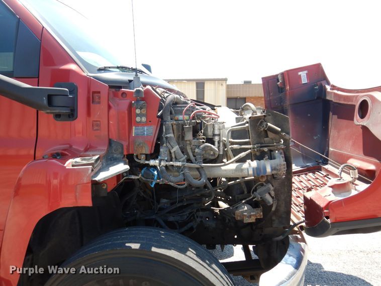 image for item KF9690 2005 GMC C7500  Crew Cab flatbed truck