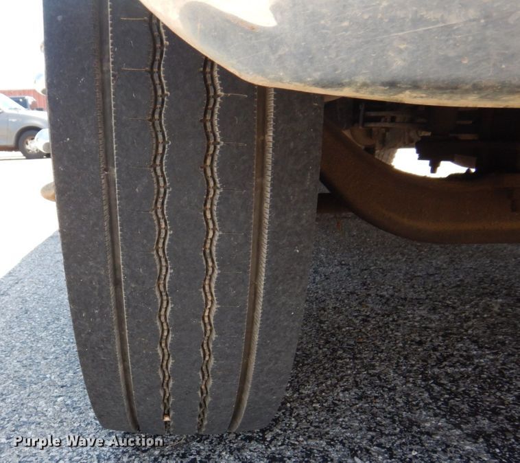 image for item KF9690 2005 GMC C7500  Crew Cab flatbed truck